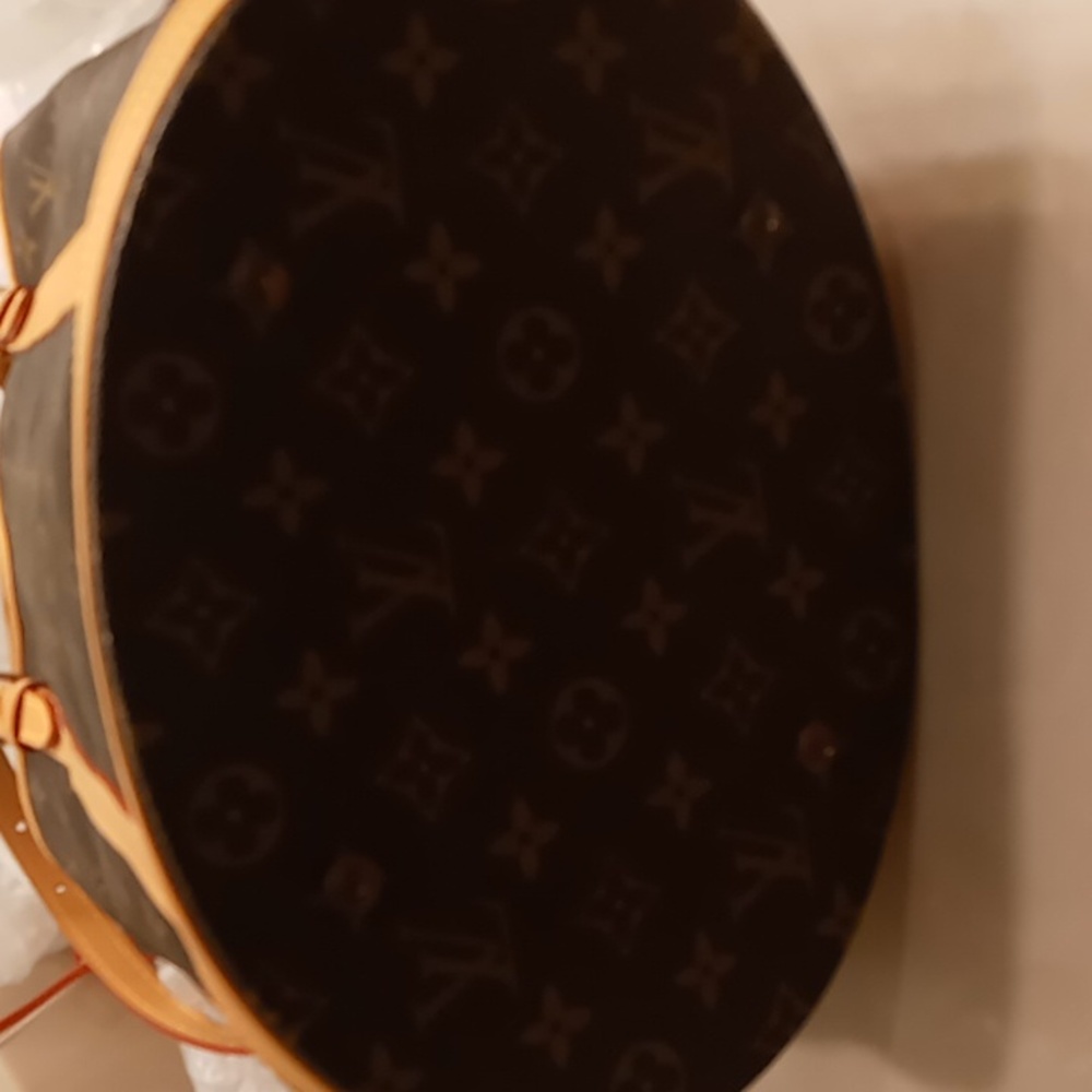 L V Bucket In Excellent Condition - image 6